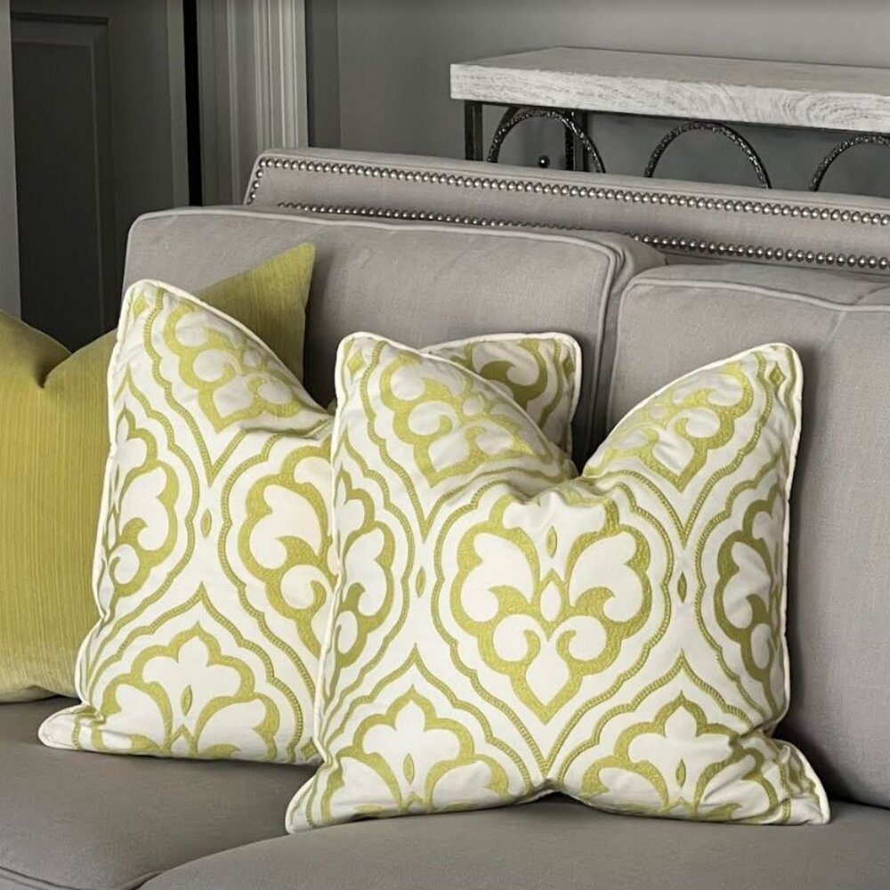 *NEW* EMBROIDERED GREEN & WHITE DECORATIVE ACCENT PILLOWS (Pair/2) FRONTGATE?